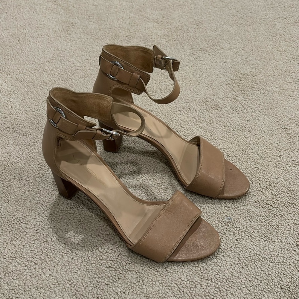nude heals!